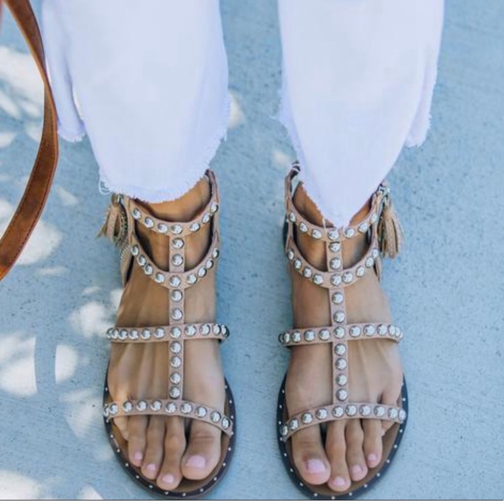 NWOT VICI Bina Studded Sandals tan and silver ~ 7.5